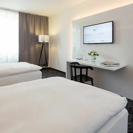 Hotell Iat Plaza 4*